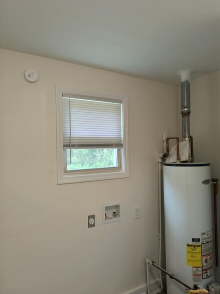 Building Photo - 807 E Happy Hollow Dr