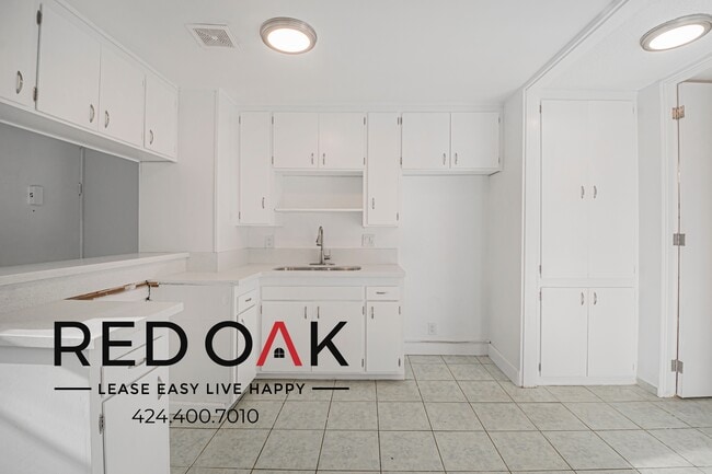 Building Photo - 12007 Sycamore St