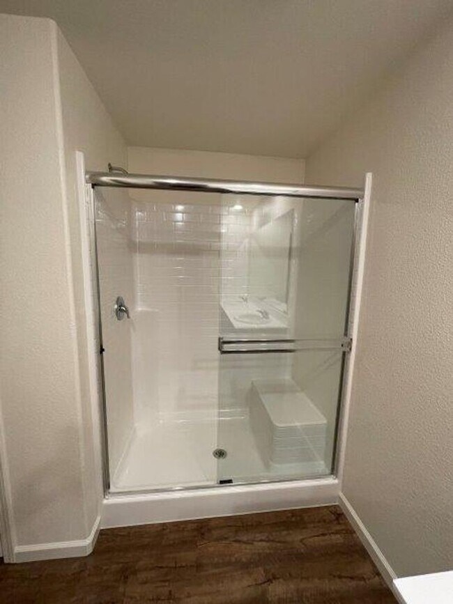 Building Photo - 5 Bedroom Close to Beale Air Force Base