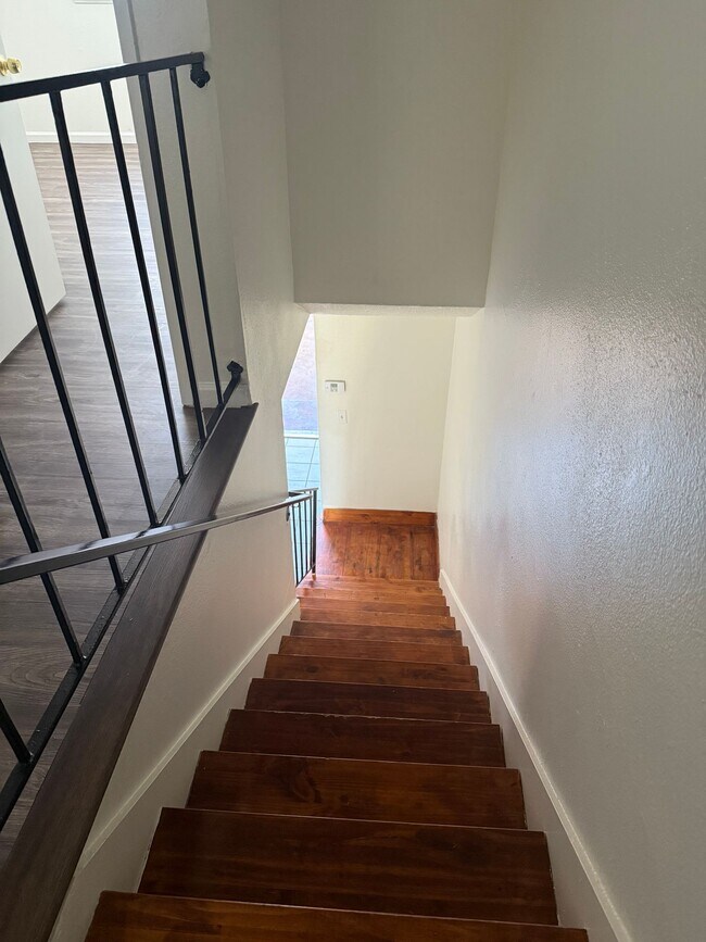 Building Photo - Spacious 2 Bedroom 2.5 Bath Condo on 5th S...