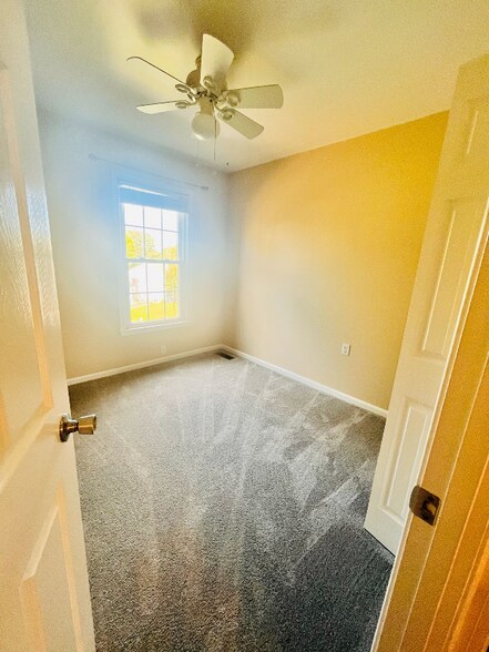 Building Photo - 12036 Stallion Ct