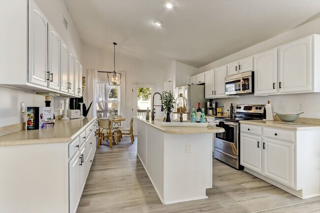 Building Photo - 156 Meadow Ave