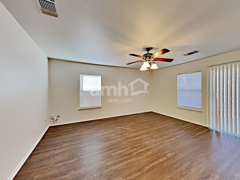 Building Photo - 742 Pinafore St