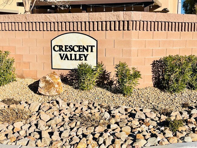 Building Photo - Open Design Plan 3 Bd + Office, 3 bth, New Floors, New paint!