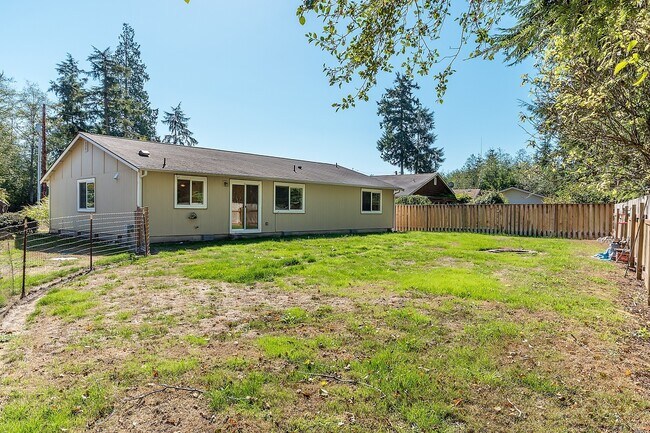 Building Photo - Spacious Coupeville Home!