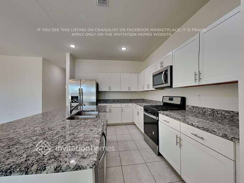 Building Photo - 19363 W Hazelwood St