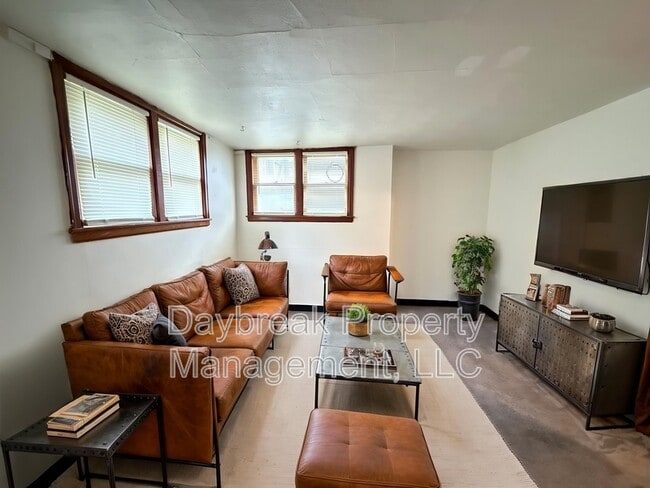 Primary Photo - 709 4th St S