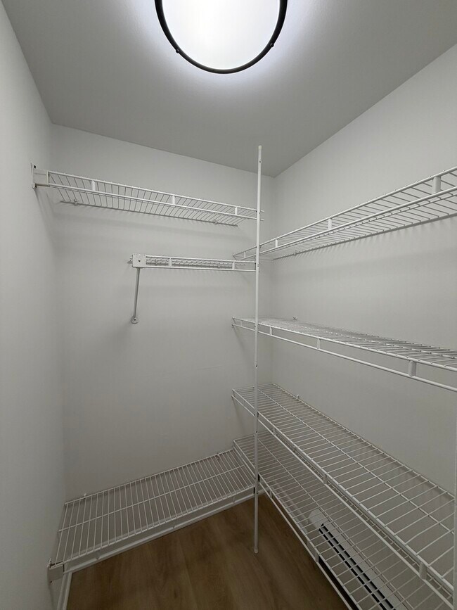 Building Photo - 5 Echo Ct