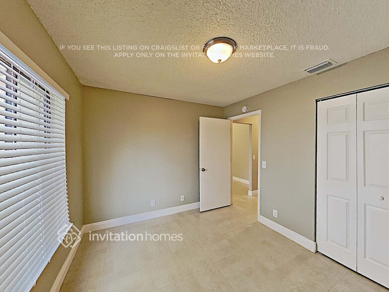 Building Photo - 5888 Strawberry Lakes Cir