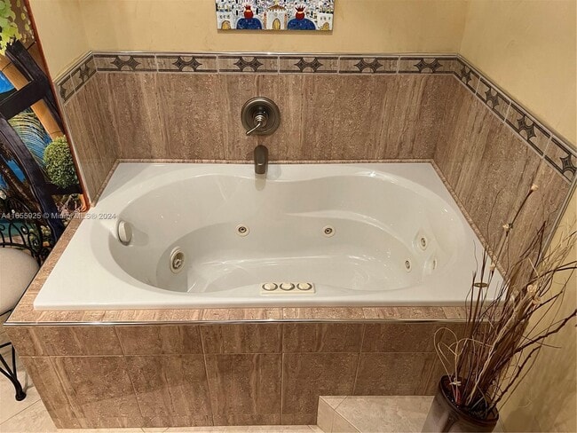 Building Photo - 1865 S Ocean Dr