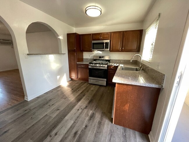 Interior Photo - 271 Parke St