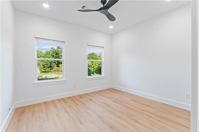 Building Photo - 2 Kolman Ln