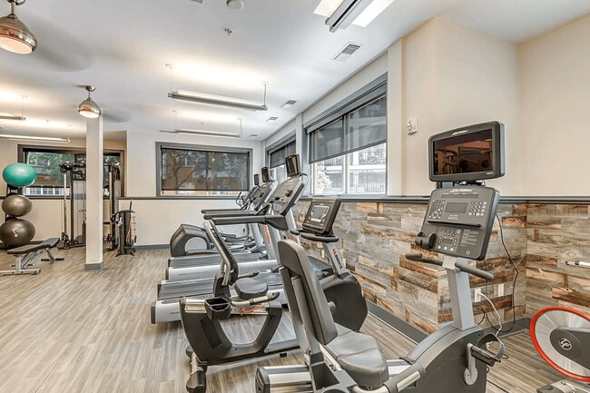 Building Photo - 2002 Eisenhower Ave