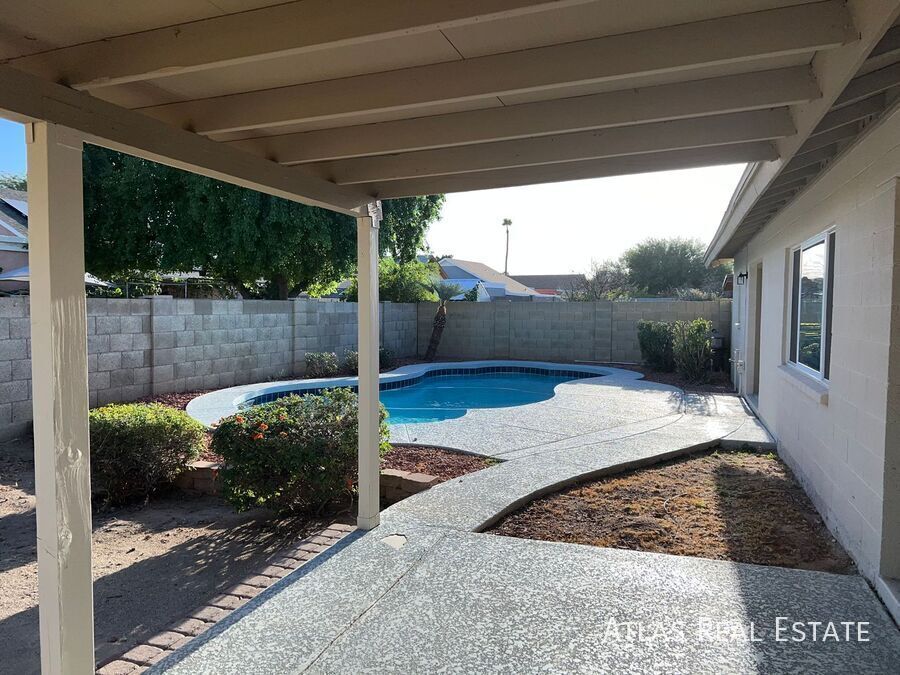 Building Photo - 4145 W Bluefield Ave