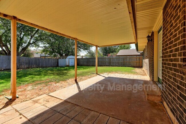 Building Photo - 1120 Kings Ct
