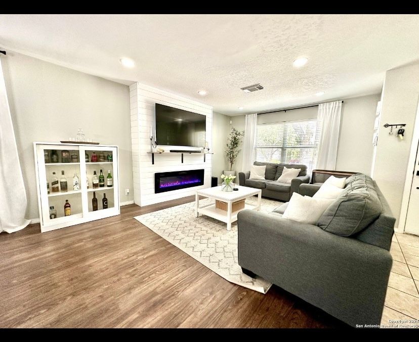 Building Photo - 10142 Amber Flora Dr