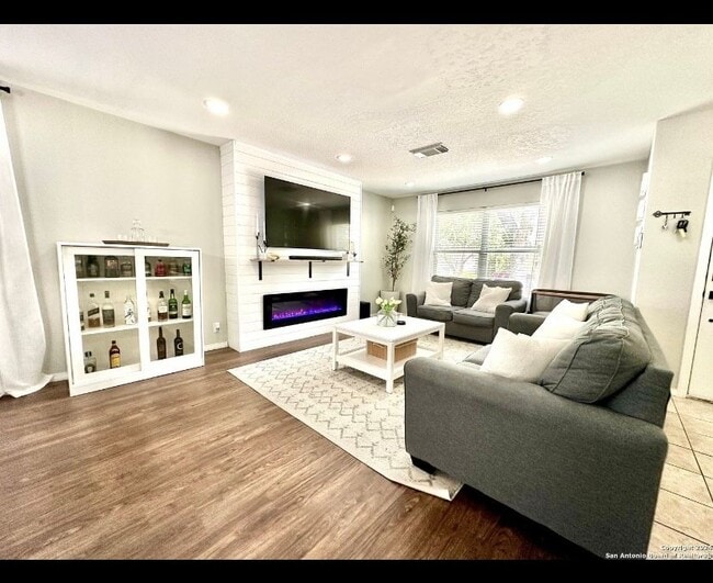 Building Photo - 10142 Amber Flora Dr