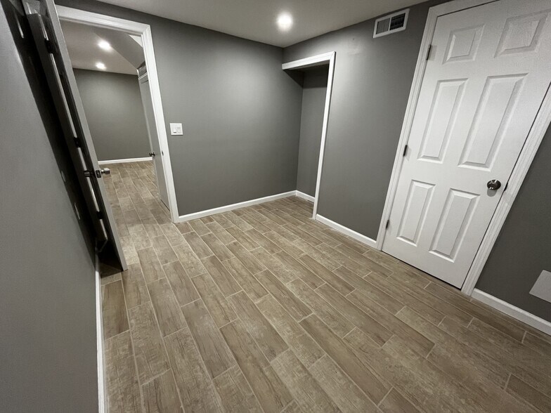 Building Photo - 280 S Boulevard