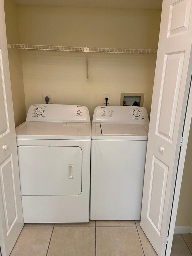 Building Photo - 9701 Westview Dr