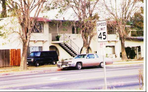 Building Photo - 815 N Vineyard Ave