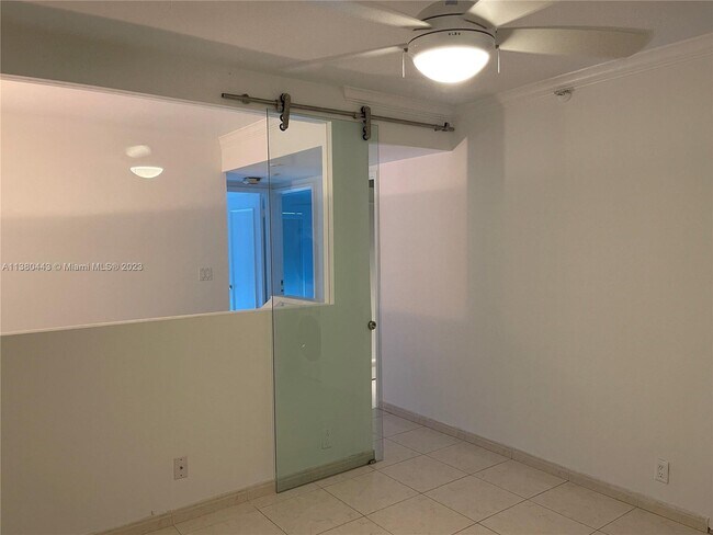Building Photo - 1541 Brickell Ave