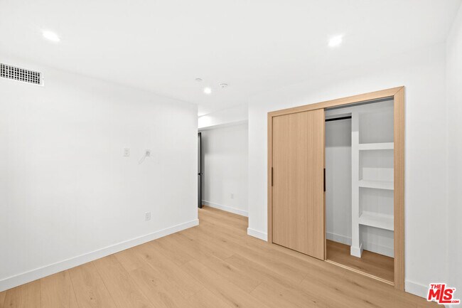 Building Photo - 2326 S Dunsmuir Ave