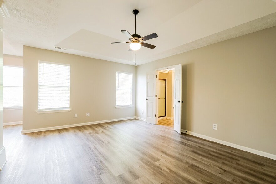 Building Photo - 27 Polo Fields NE