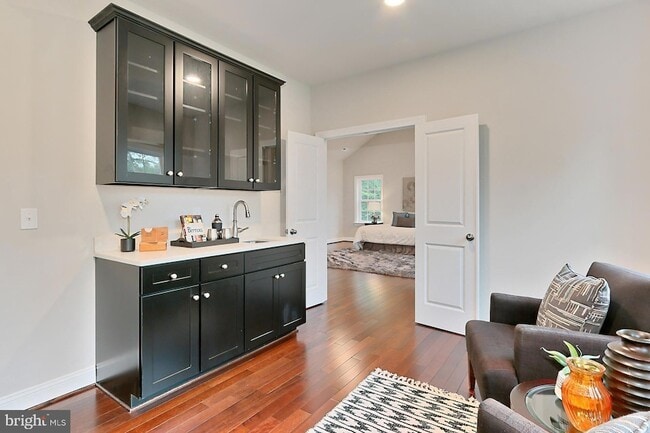 Building Photo - 6526 Dearborn Dr