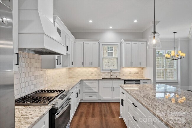 Building Photo - 805 Naples Dr