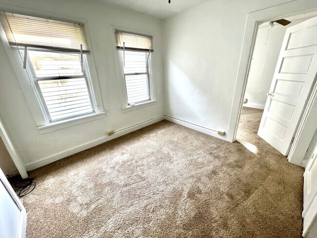 Building Photo - 1613 Fourth Avenue (Full Service)