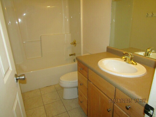 Building Photo - 1417 Fir Ct