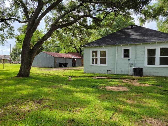 Building Photo - 1403 Avenue C