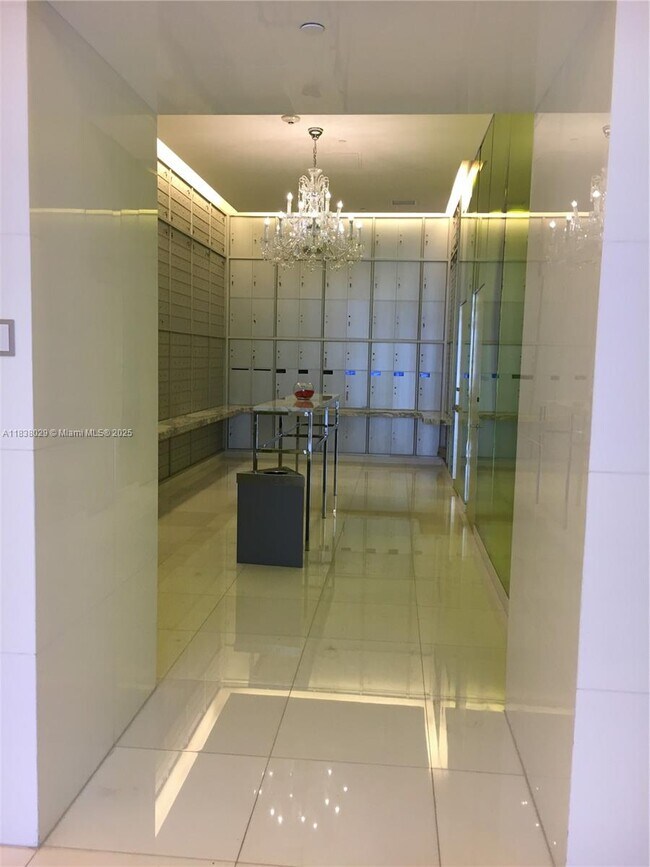 Building Photo - 465 Brickell Ave