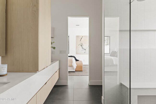 Building Photo - 5156 N 45th Pl