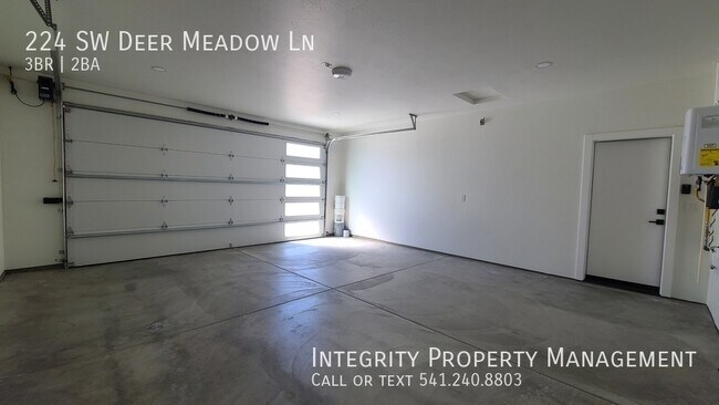 Building Photo - 224 Meadow Ln