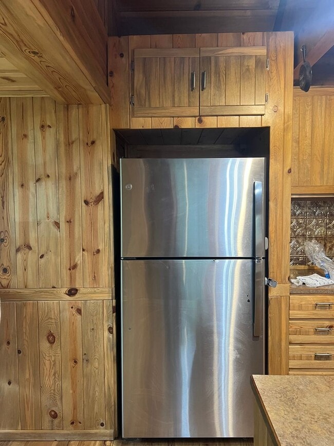 Building Photo - Nestled in Basin