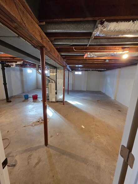 Building Photo - 1144 Stratford St