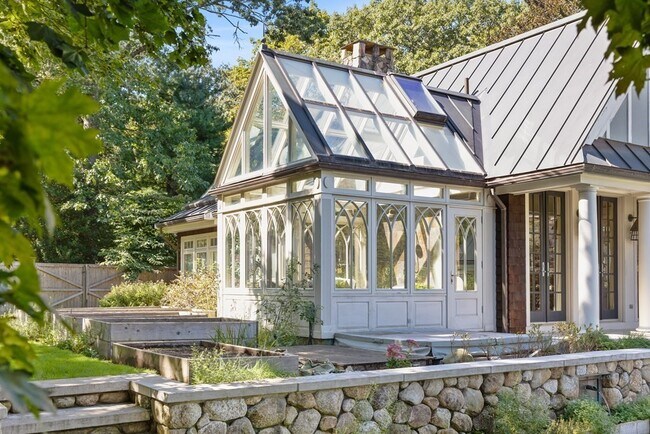 Building Photo - 100 Summer St