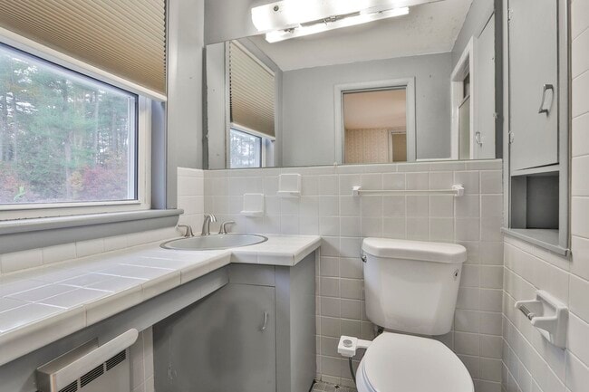 Building Photo - 334 S River Rd