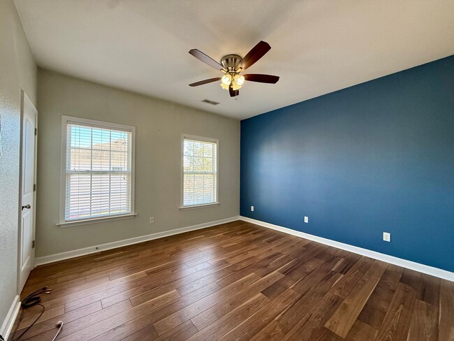 Building Photo - Modern living in the heart of Greenbrier - 4 BR home with open layout