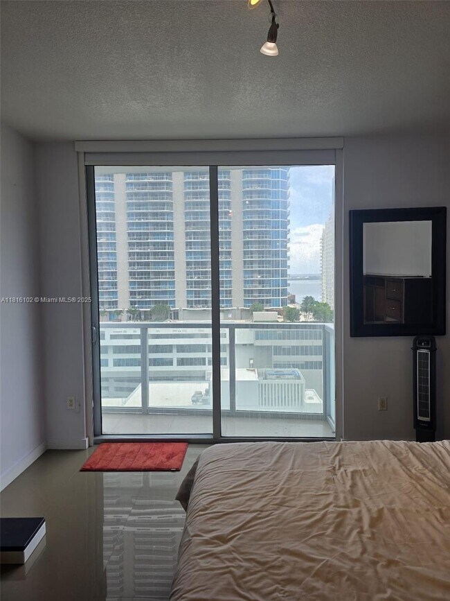 Building Photo - 1060 Brickell Ave
