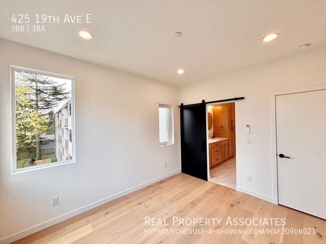 Building Photo - 425 19th Ave E