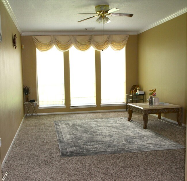Building Photo - 1235 Deer Ridge Dr