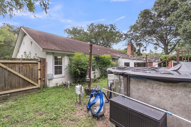 Building Photo - Charming Updated Home with Designer Kitche...