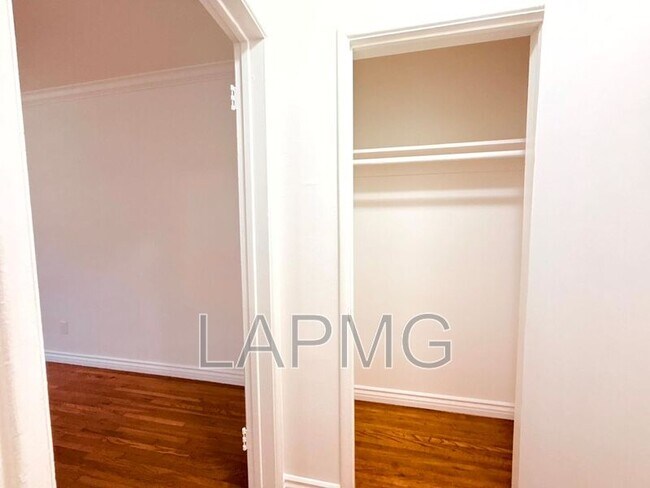 Building Photo - 1415 N Hudson Ave