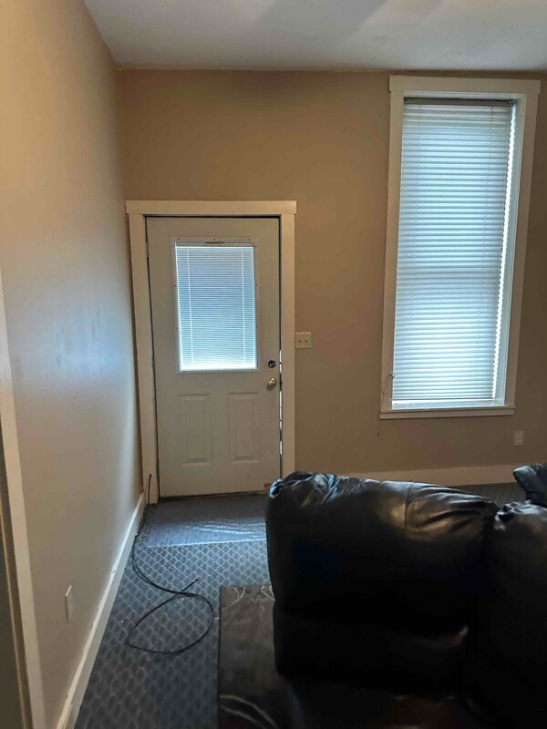 Building Photo - 379 Broad St