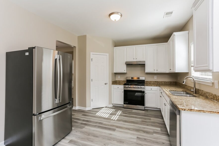 Building Photo - 4225 Fourth Rail Ln