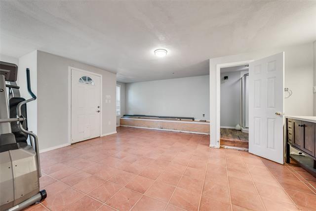 Building Photo - 3733 Oakwood Dr