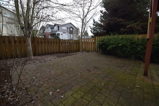 Building Photo - 232 NE 76th Ave