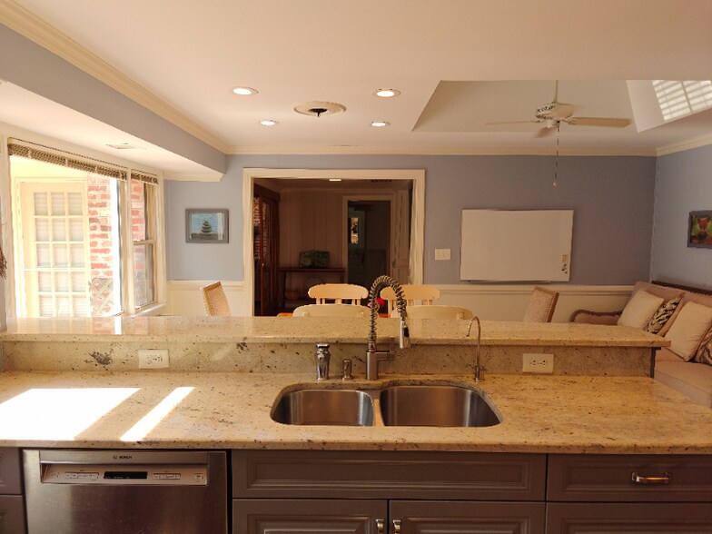 Building Photo - 120 Ferncliff Dr